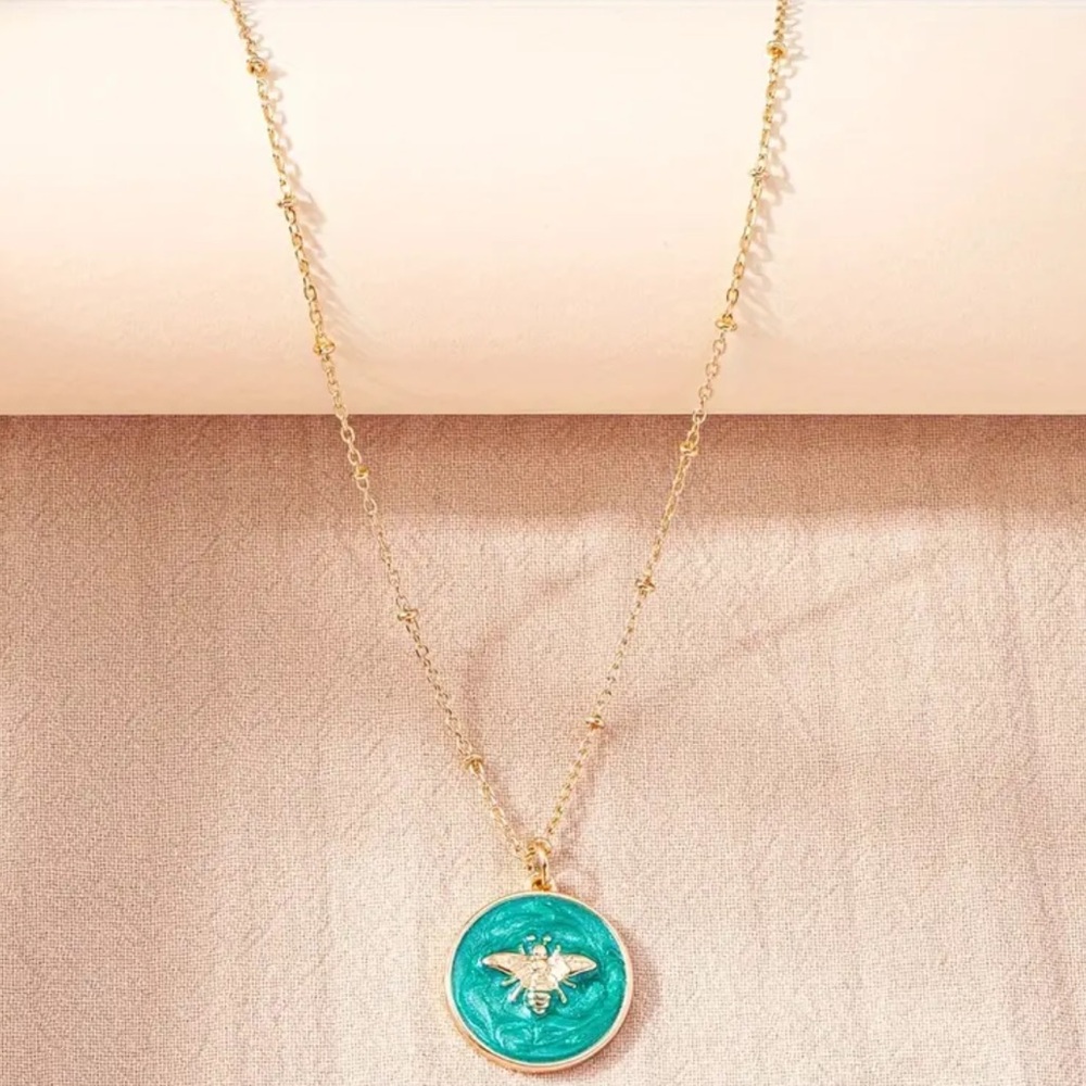 Luxury Designer Pendant Necklace - NEW